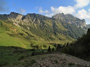 89 Rientro al parcheggio delle Baite di Mezzeno